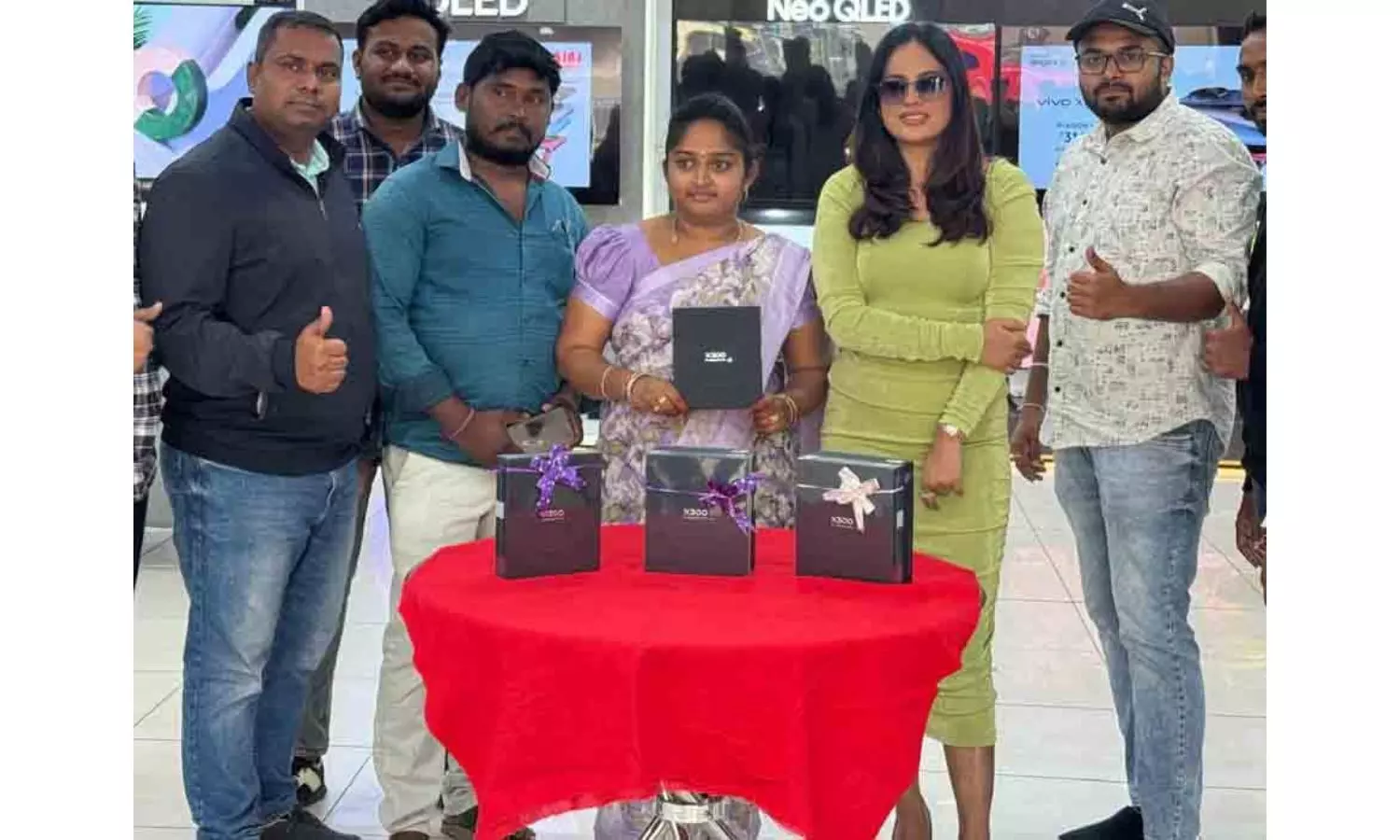 Actress Nandita Swetha Unveils VIVO X300 & VIVO X300 Pro In Warangal Actress Nandita Swetha Unveils VIVO X300 & VIVO X300 Pro In Warangal