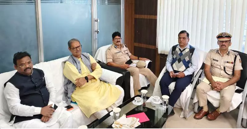 Odisha DCM, Minister Hold Peace Talks in Riot-Hit Malkangiri as Tribal–Settler Tensions Simmer Odisha DCM, Minister Hold Peace Talks in Riot-Hit Malkangiri as Tribal–Settler Tensions Simmer