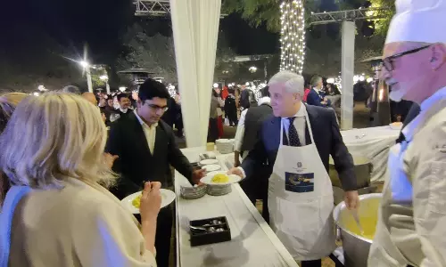 Italian Foreign Minister Antonio Tajani Serves Risotto in Delhi, Strengthening Cultural and Diplomatic Relations.