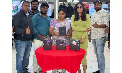 Actress Nandita Swetha Unveils VIVO X300 & VIVO X300 Pro In Warangal Actress Nandita Swetha Unveils VIVO X300 & VIVO X300 Pro In Warangal