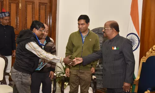 WB Governor Applies to EC to Be a Voter of State WB Governor Applies to EC to Be a Voter of State