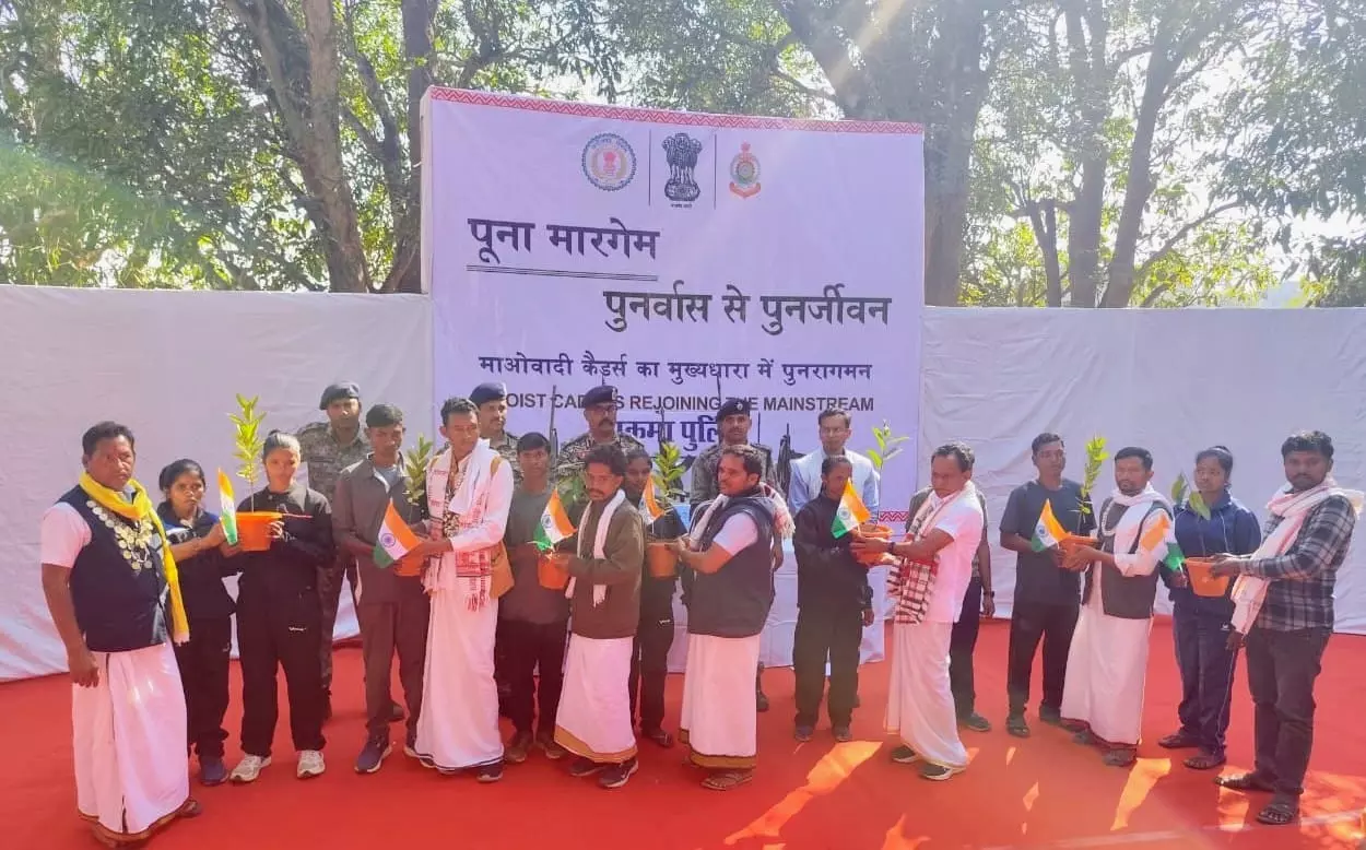 10 Hardcore Maoists, Carrying Rs 33 Lakh Bounty, Surrender Along with Weapons in Sukma 10 Hardcore Maoists, Carrying Rs 33 Lakh Bounty, Surrender Along with Weapons in Sukma