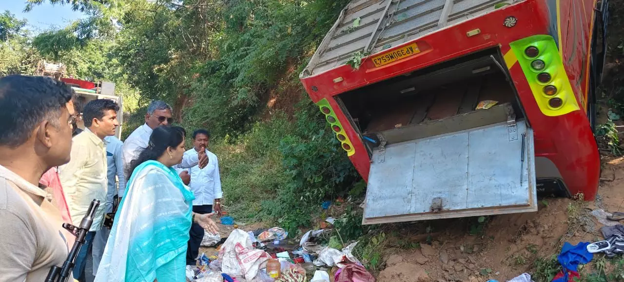 Steep Curve with Thick Fog Likely Caused Bus Mishap