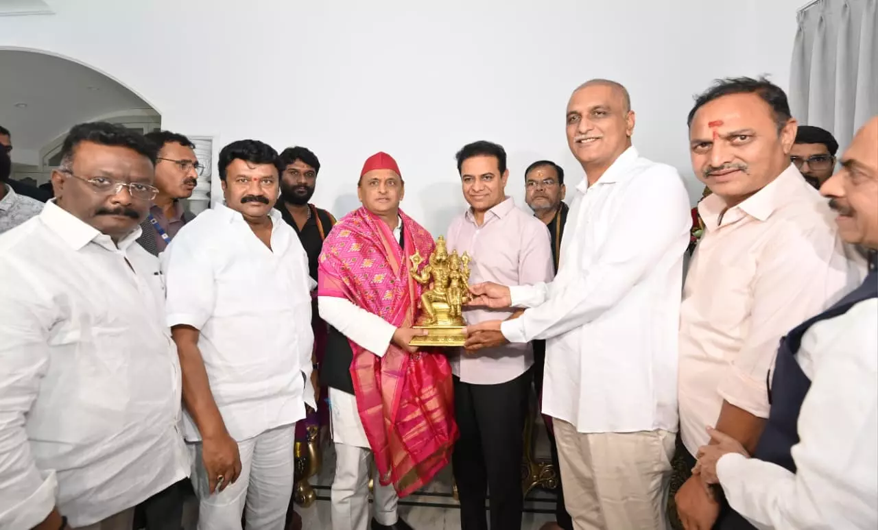 Akhilesh: India Needs Vision, Not Division Akhilesh: India Needs Vision, Not Division