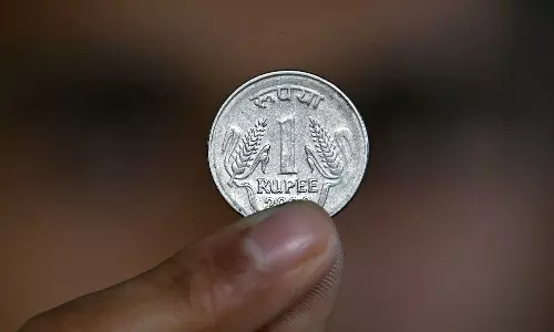Rupee Hits Record Low of 90.52 Against Dollar Rupee Hits Record Low of 90.52 Against Dollar