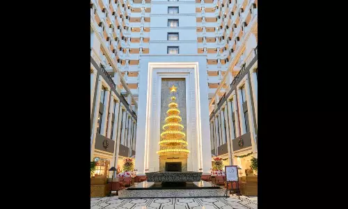 Blending Folk Tradition with Festive Radiance Blending Folk Tradition with Festive Radiance