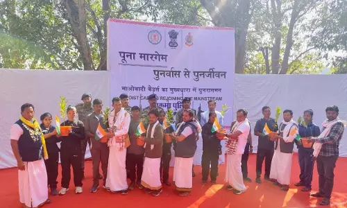 10 Hardcore Maoists, Carrying Rs 33 Lakh Bounty, Surrender Along with Weapons in Sukma 10 Hardcore Maoists, Carrying Rs 33 Lakh Bounty, Surrender Along with Weapons in Sukma