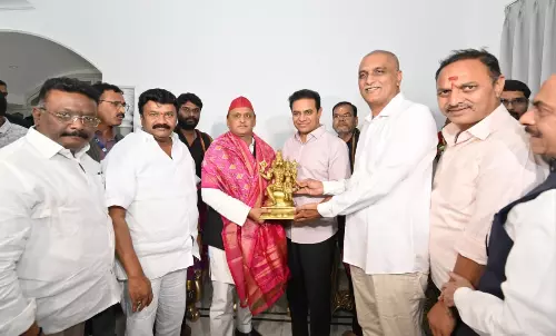 Akhilesh: India Needs Vision, Not Division Akhilesh: India Needs Vision, Not Division