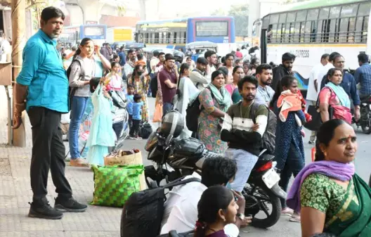 Rush at Hyderabad Bus Stations Ahead of Second Phase of Panchayat Polls in Telangana Rush at Hyderabad Bus Stations Ahead of Second Phase of Panchayat Polls in Telangana
