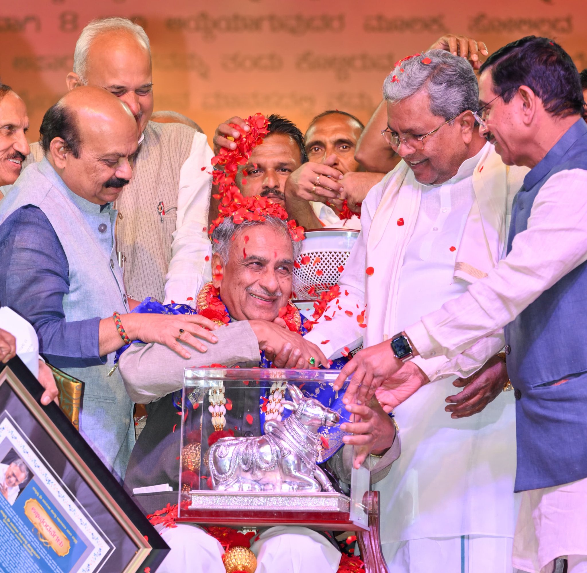 Leaders Honor Basavaraj Horatti in Hubballi