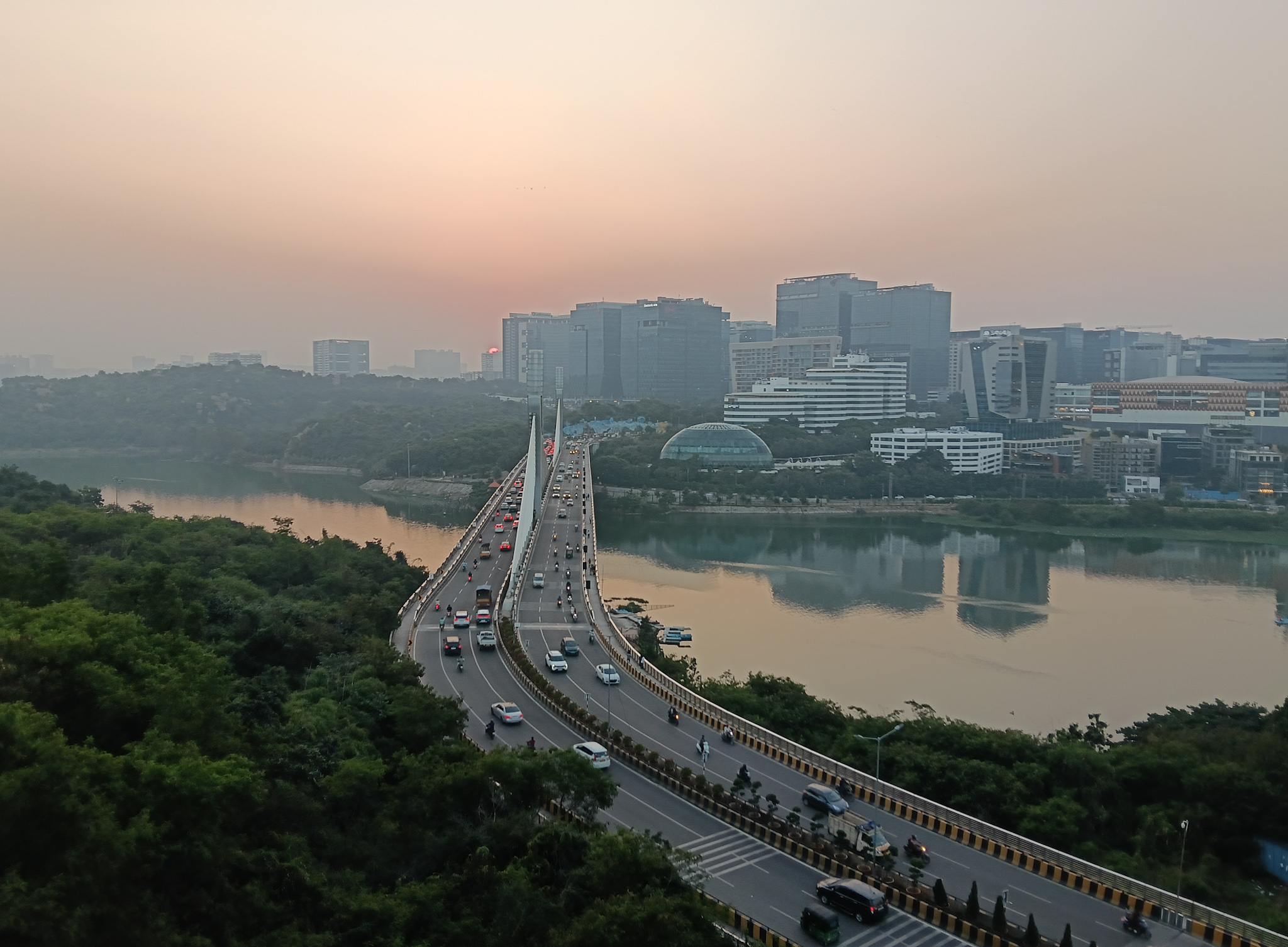 Fog and Glare Increase Driving Risks in Hyderabad