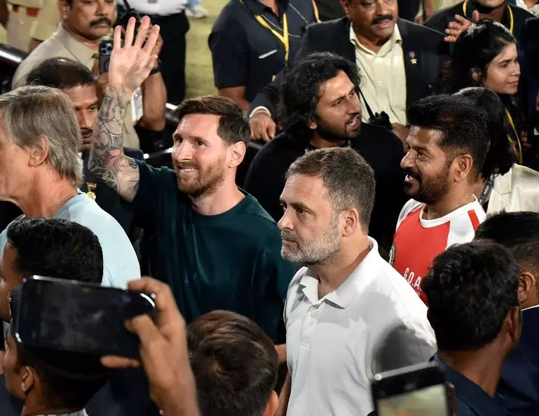 Rahul Meets Star Messi, Enjoys Game Rahul Meets Star Messi, Enjoys Game