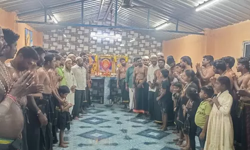 Religious Harmony: Muslims Serve Food to Ayyappa Devotees