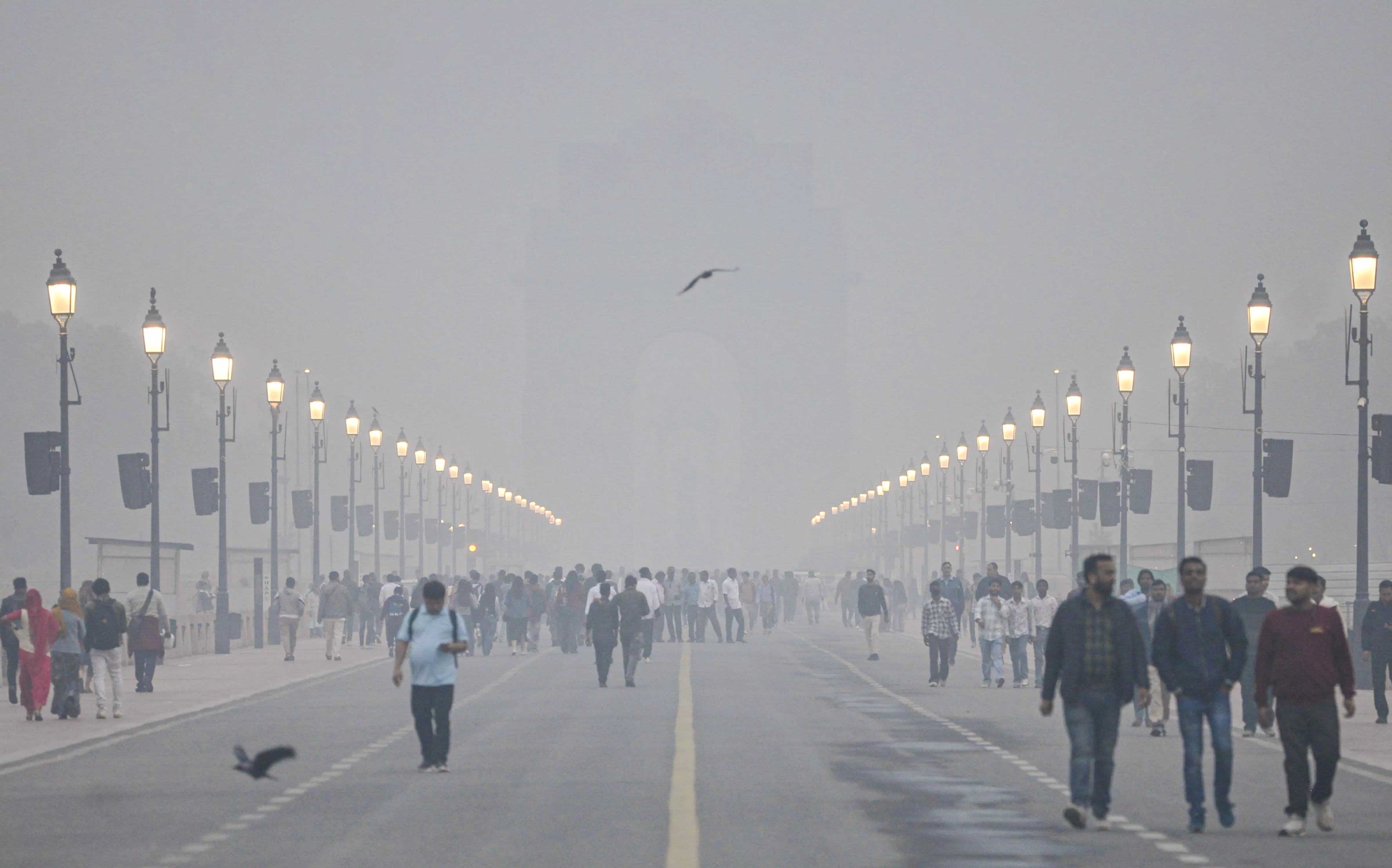 Delhi Chokes as AQI Hits Severe Levels Despite GRAP-IV Delhi Chokes as AQI Hits Severe Levels Despite GRAP-IV