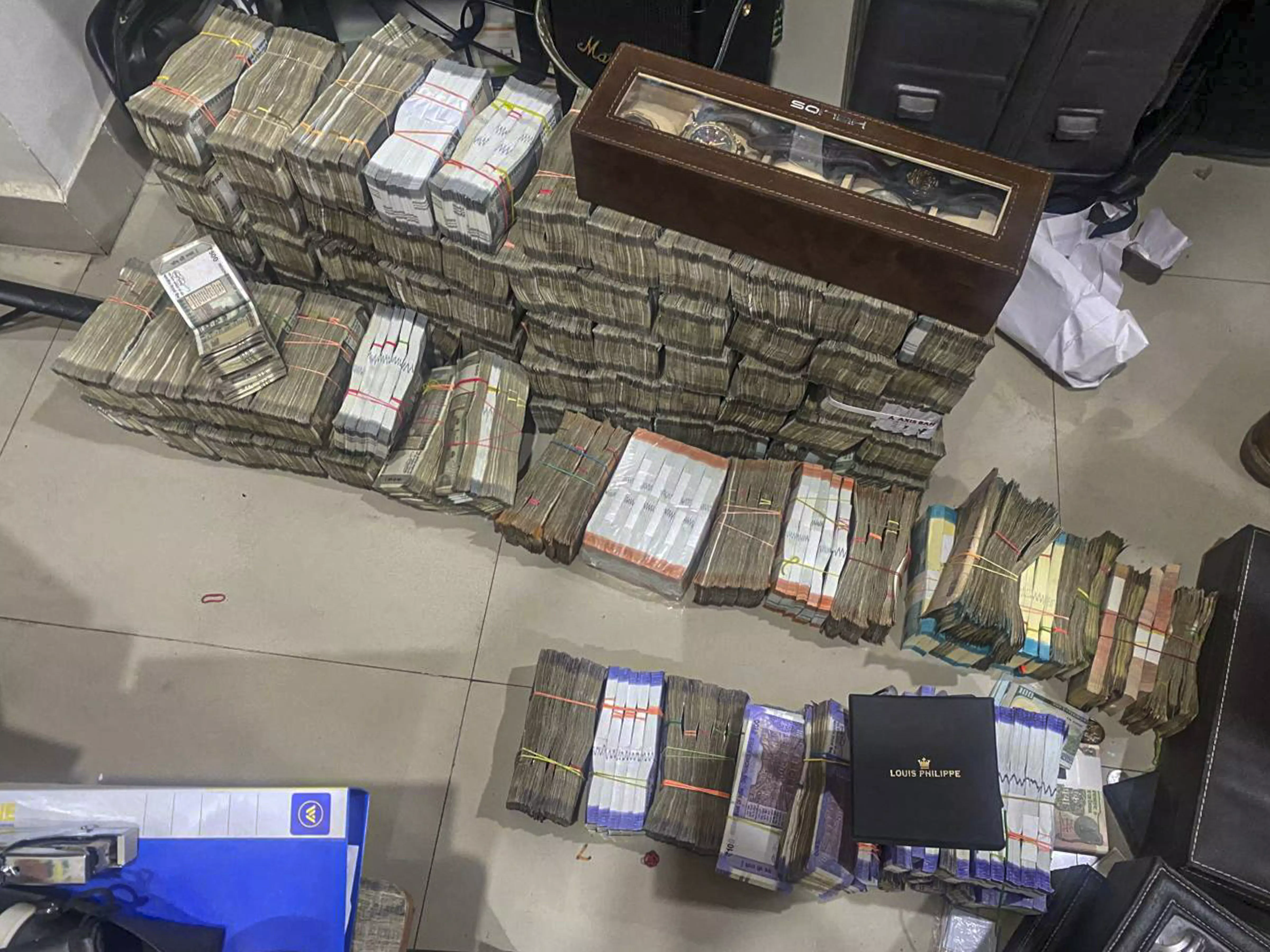 CBI Charges 17, Including Chinese Nationals, in Rs 1,000 Cr Cyber Fraud Case CBI Charges 17, Including Chinese Nationals, in Rs 1,000 Cr Cyber Fraud Case