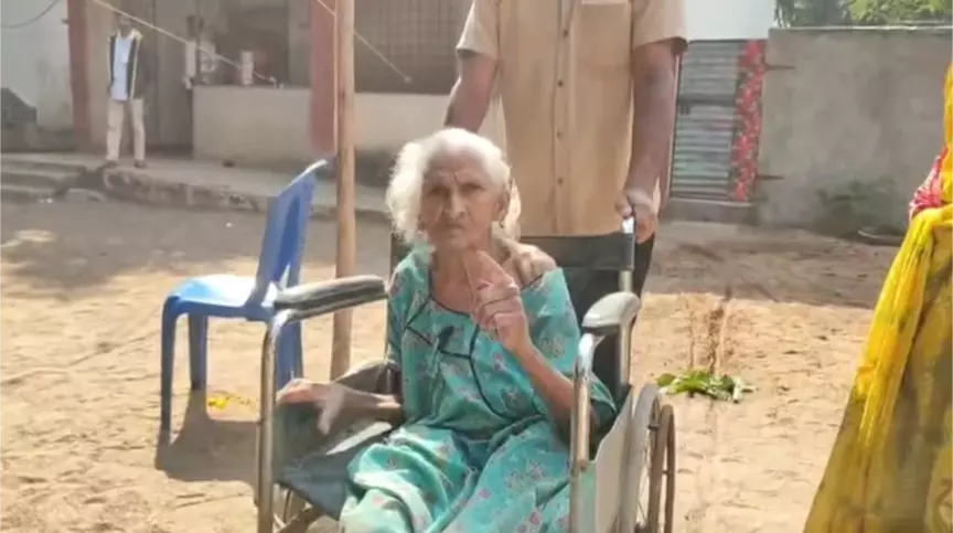 Second Phase of Gram Panchayat Polls Peaceful; 105-year-old Rasool Bhi Casts Vote Second Phase of Gram Panchayat Polls Peaceful; 105-year-old Rasool Bhi Casts Vote