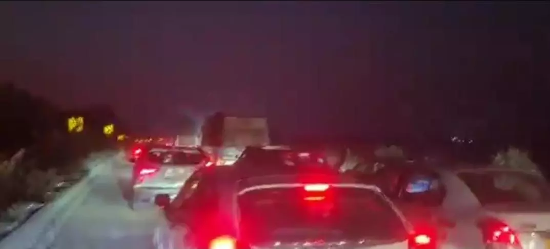 Traffic Snarls Hit NH-65 at Several Points in Nalgonda Traffic Snarls Hit NH-65 at Several Points in Nalgonda