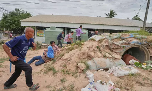 Fighting Rages on Thai-Cambodian Border Despite Trumps Ceasefire Claim Fighting Rages on Thai-Cambodian Border Despite Trumps Ceasefire Claim