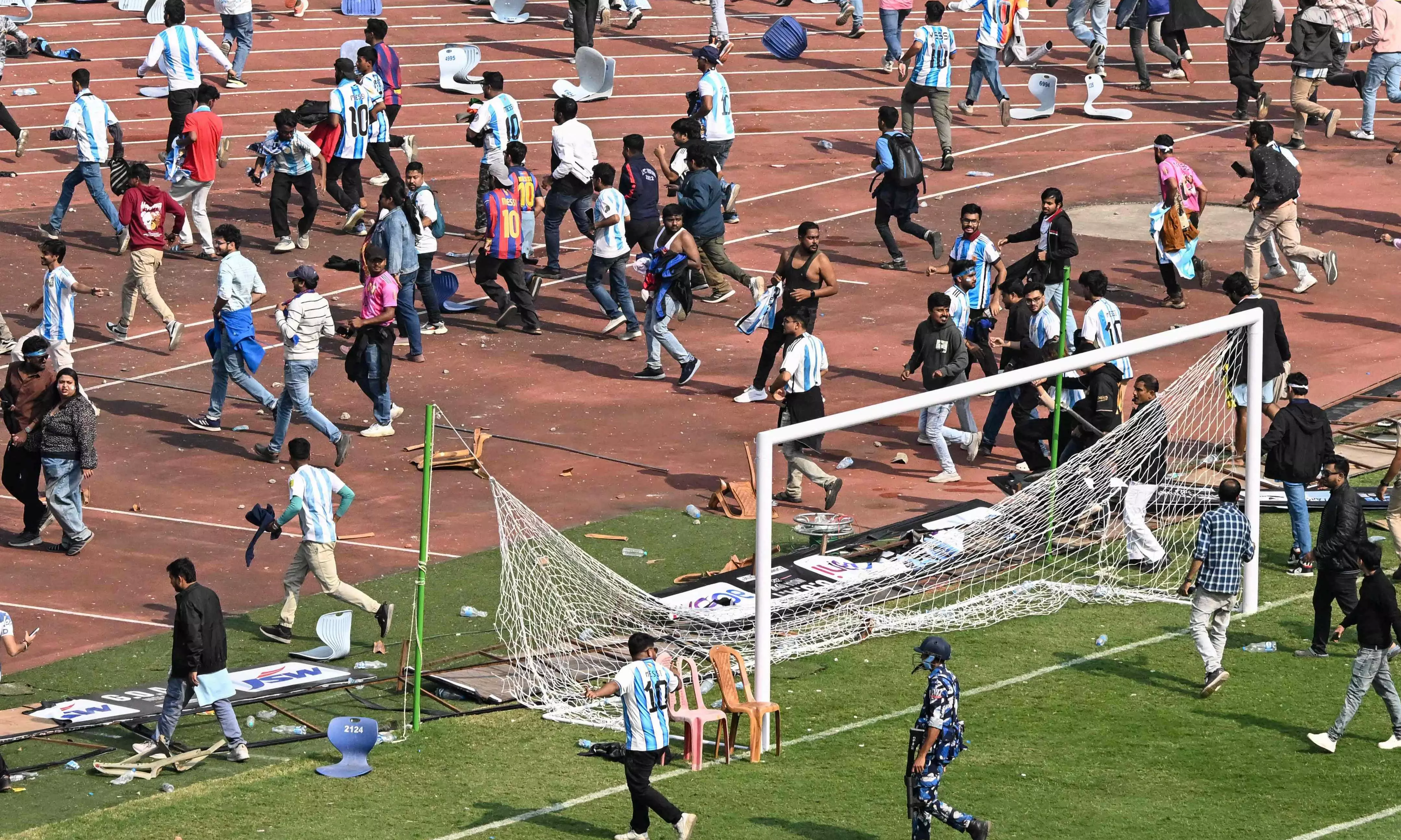 Messi Event Chaos: Bengal Guv Flags Management Lapses, To Submit Report To Centre Messi Event Chaos: Bengal Guv Flags Management Lapses, To Submit Report To Centre