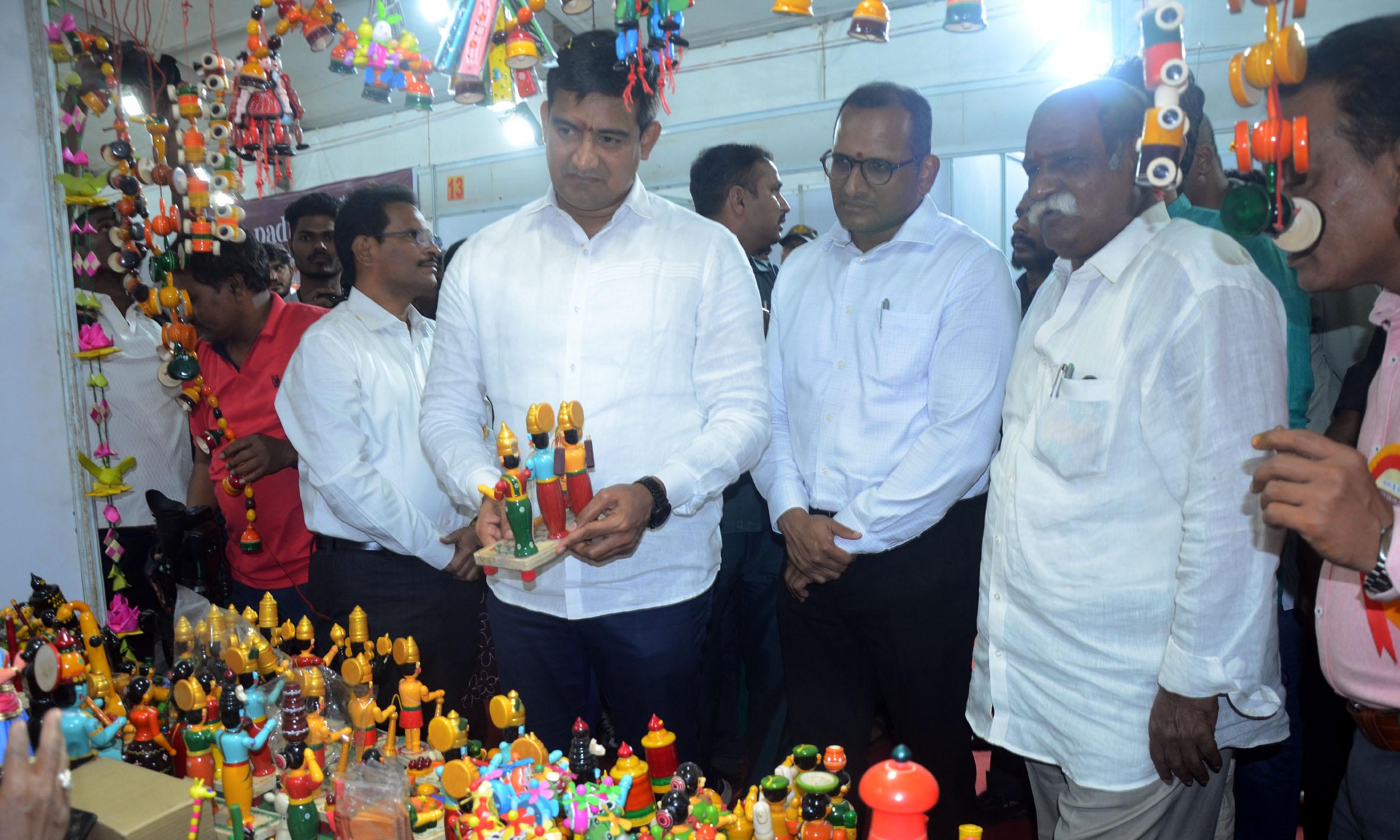 Saras Arts Exhibition Opens in Visakhapatnam