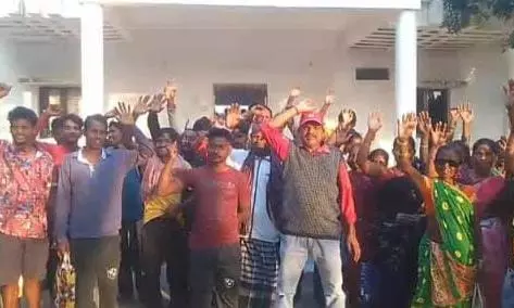 Villagers Stage Protest For Distribution Of PDS Rice Villagers Stage Protest For Distribution Of PDS Rice