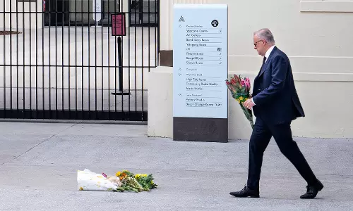 Albanese Pushes Tougher Gun Laws After Sydney Shooting