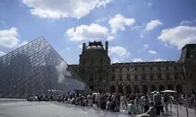 Louvre Faces Fresh Test As Weigh Strike After Jewel Heist and June Shutdown Louvre Faces Fresh Test As Weigh Strike After Jewel Heist and June Shutdown