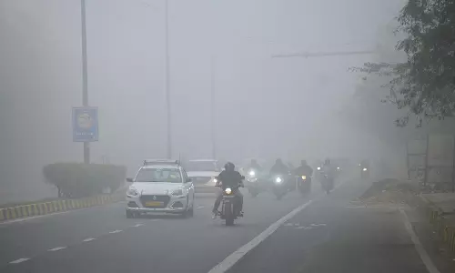 Delhi Choked Under Thick Blanket of Smog Leading to Cancellation of 60 Flights Delhi Choked Under Thick Blanket of Smog Leading to Cancellation of 60 Flights