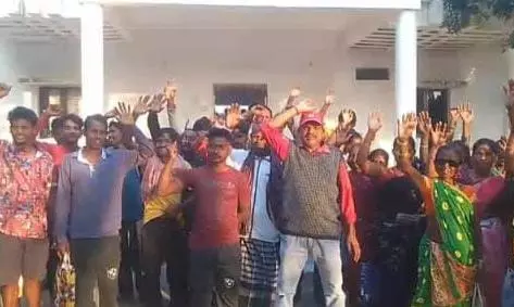 Villagers Stage Protest For Distribution Of PDS Rice Villagers Stage Protest For Distribution Of PDS Rice