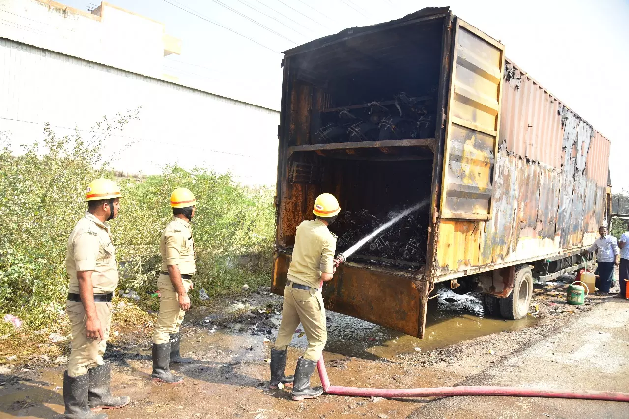 40 Two-wheelers Gutted as Truck Catches Fire in Ballari 40 Two-wheelers Gutted as Truck Catches Fire in Ballari