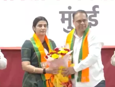 Ex-Corporator Quits Uddhav’s Party, Joins BJP Ex-Corporator Quits Uddhav’s Party, Joins BJP