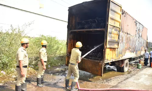 40 Two-wheelers Gutted as Truck Catches Fire in Ballari 40 Two-wheelers Gutted as Truck Catches Fire in Ballari