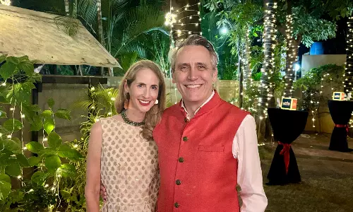 British Mission Tunes into Christmas Spirit