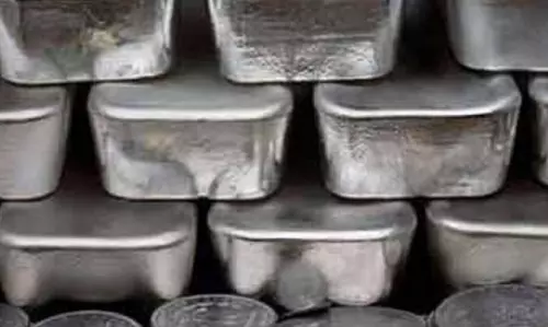Silver Cross Rs 2.06 Lakh In MCX, Rs 2.50 Lakh Projected For 2026