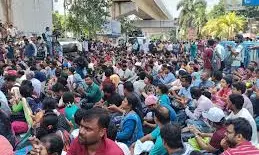 Tea, Fritters In Hand, SSC Aspirants Hit Kolkata Streets Over Jobs Crisis