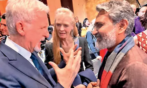 James Cameron to Rajamouli: ‘Give Me a Camera’ James Cameron to Rajamouli: ‘Give Me a Camera’