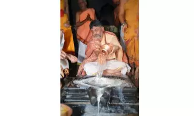 DK Shivakumar Offers Prayers at Andle Jagadishwari Temple and Gokarna