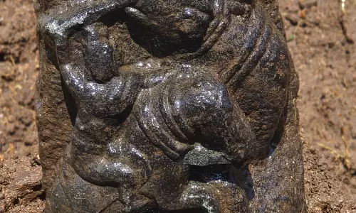 Rare Chalukya War Sculpture Found In Karimnagar