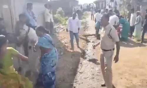 Adilabad: Chinna Bhuggaram Villagers Attack Cops