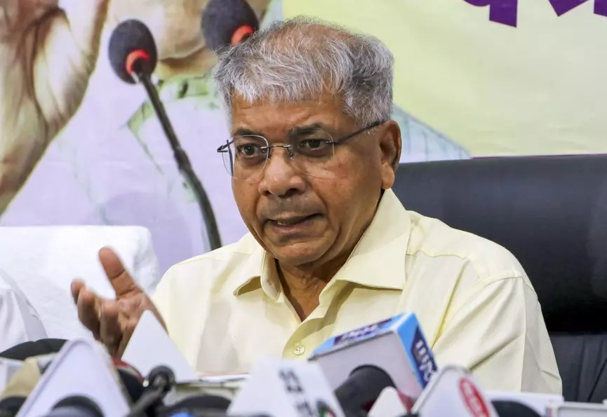 Congress Approaches Ambedkar For BMC Alliance Congress Approaches Ambedkar For BMC Alliance