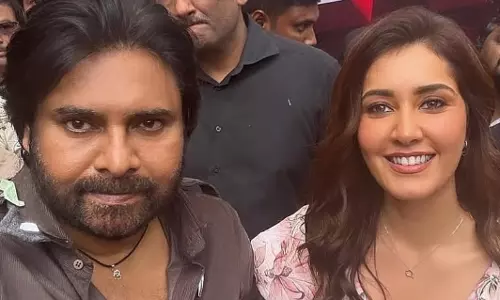 Raashi Khanna Elated Over Selfie Moment with Pawan Kalyan Raashi Khanna Elated Over Selfie Moment with Pawan Kalyan