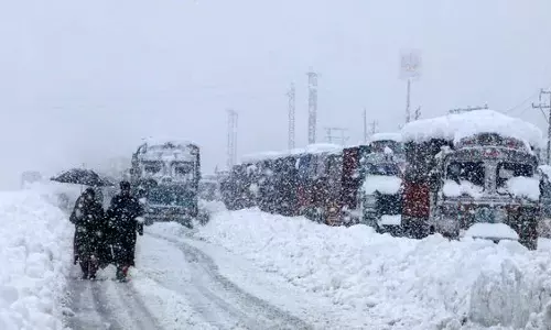Snowfall, Rain Lash Kashmir as Chillai-Kalan Begins