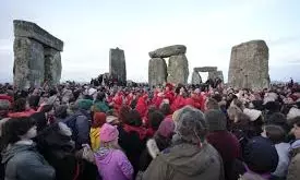 Thousands Cheer As The Sun Rises On Winter Solstice At Stonehenge Thousands Cheer As The Sun Rises On Winter Solstice At Stonehenge