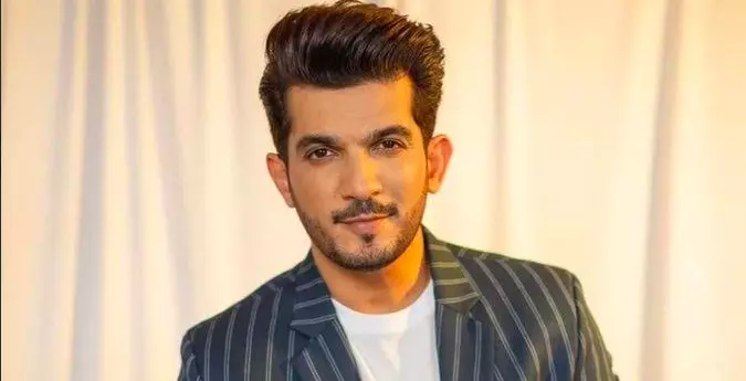 Laughter Chefs Season 3: Arjun Bijlani Is Back on the Show, This Time as the Host Laughter Chefs Season 3: Arjun Bijlani Is Back on the Show, This Time as the Host