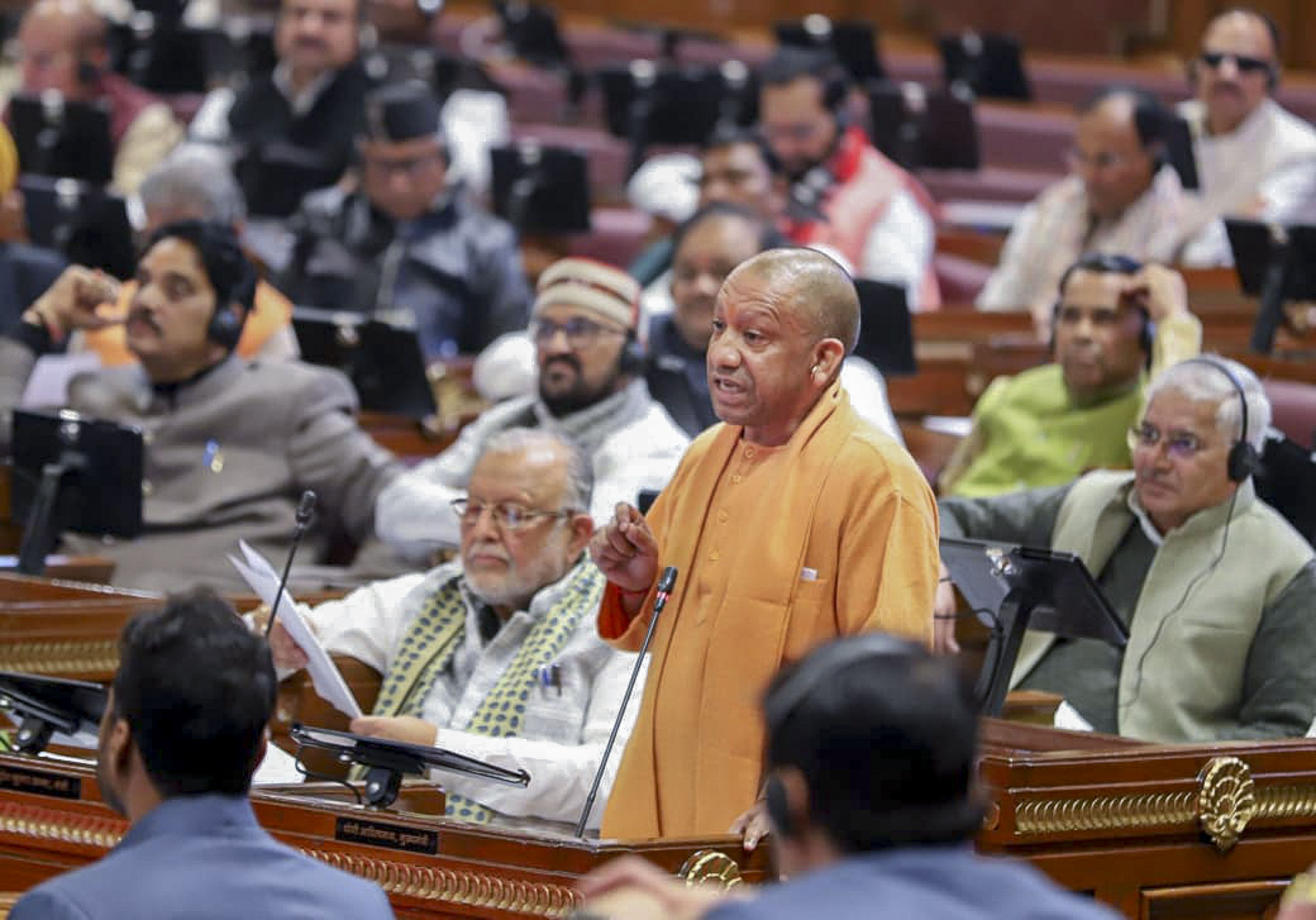 UP CM Urges Public to Aid Vulnerable Amid Cold Wave