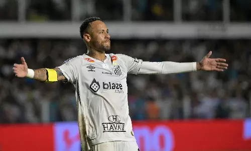 Neymar Undergoes Successful Knee Surgery Neymar Undergoes Successful Knee Surgery