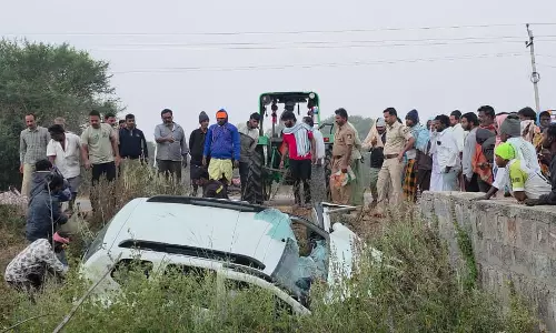Karnataka: Three Killed, Two Injured as Car Crashes Near Siruguppa