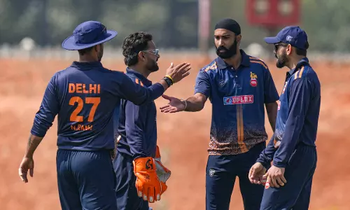 Kohli, Simarjeet Sparkle as Delhi Down Andhra by 4 Wickets