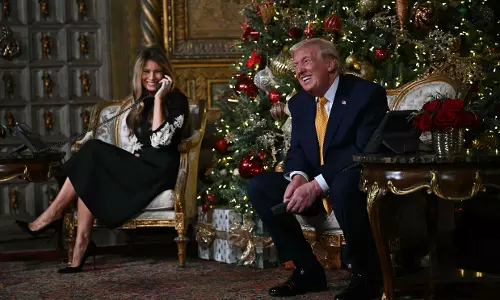Trump Warns of Bad Santa Infiltrating US, Jokes With Kids in Xmas Eve Interaction