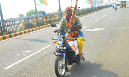 New-Gen Haridasas Step In During Sankranti as Elders Struggle